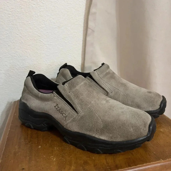 ITASCA Searay Suede‎ Slip On Comfort Walking Mens Shoes Sz 9 Tan Cushion Stretch - Picture 1 of 9